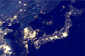 写真２ 宇宙から見た日本周辺の夜景